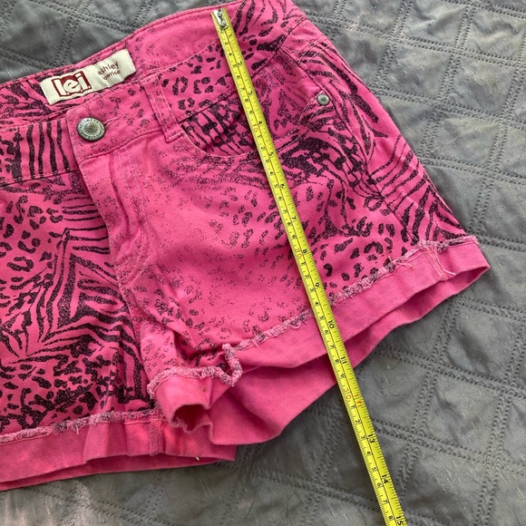 Hot Pink Leopard LEI Jrs 7 Distressed Shorts - Picture 8 of 12